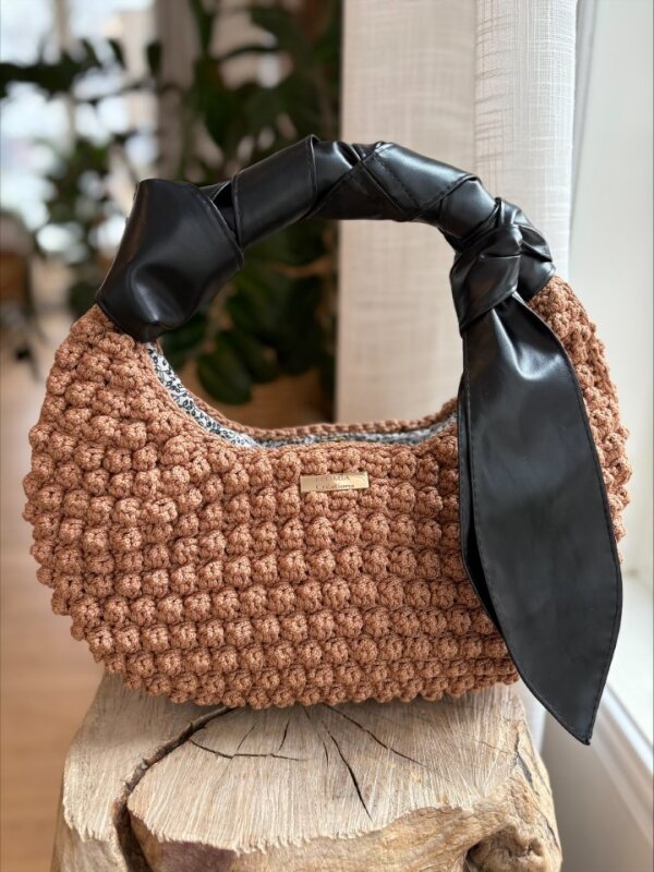 sac point soufflé avec ceinture noir de face