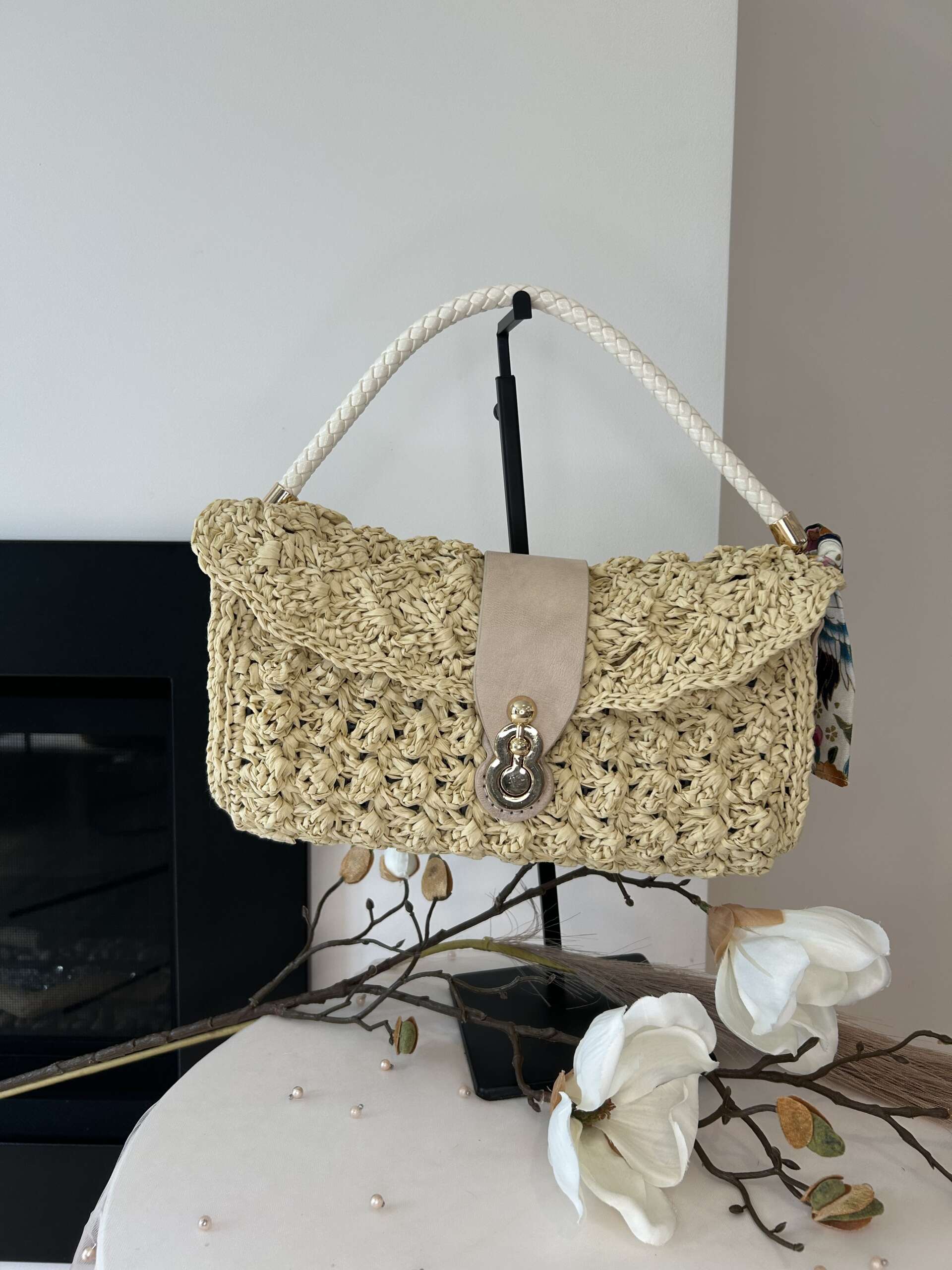 Pochette raphia beige - $110.00