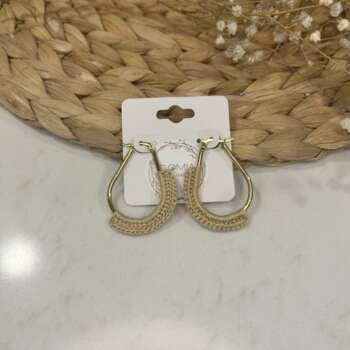 Boucles beiges épurées - $20.00